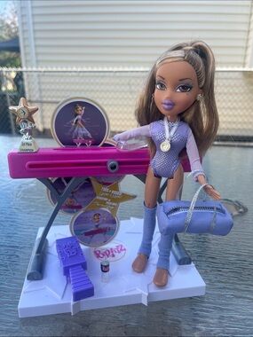 Bratz Play Sportz Gold Medal Gymnast Yasmin